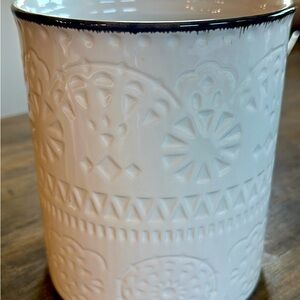 Warm white utensil crock